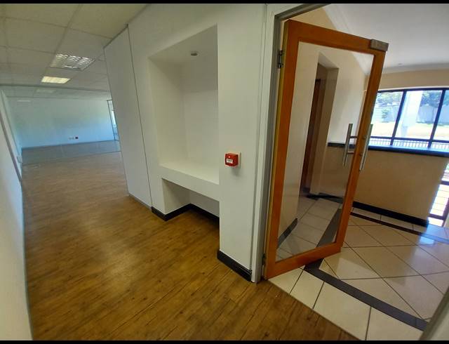 209M² OFFICE TO LET IN BRYANSTON
